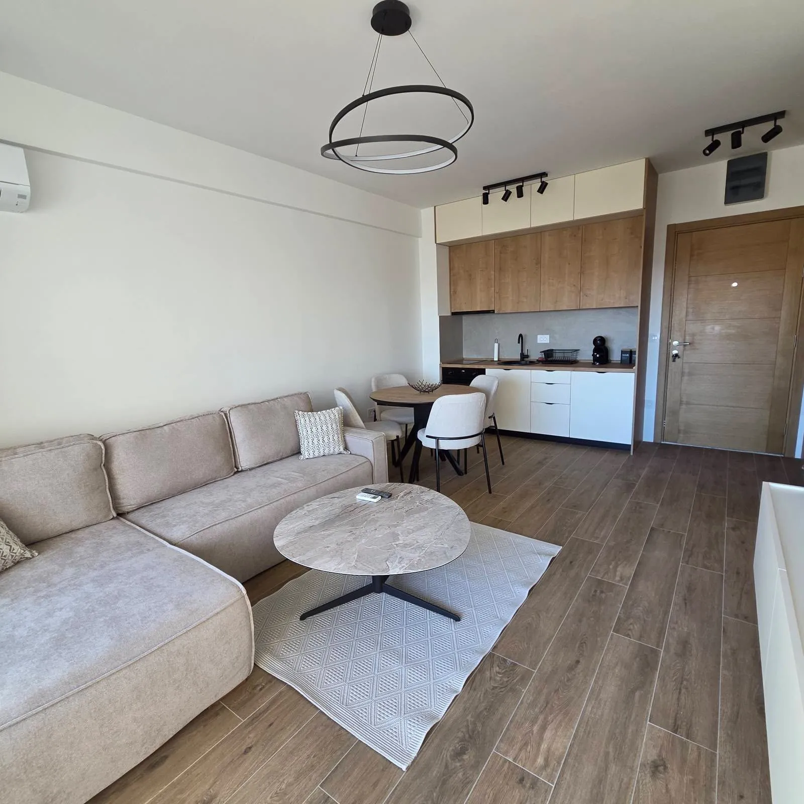 Jednosoban-stan-u-Pietra-Rezidenciji-Lazi-Budva-1 Izdavanje: Jednosoban stan 43 m² – Lazi, Budva — fotografija 2