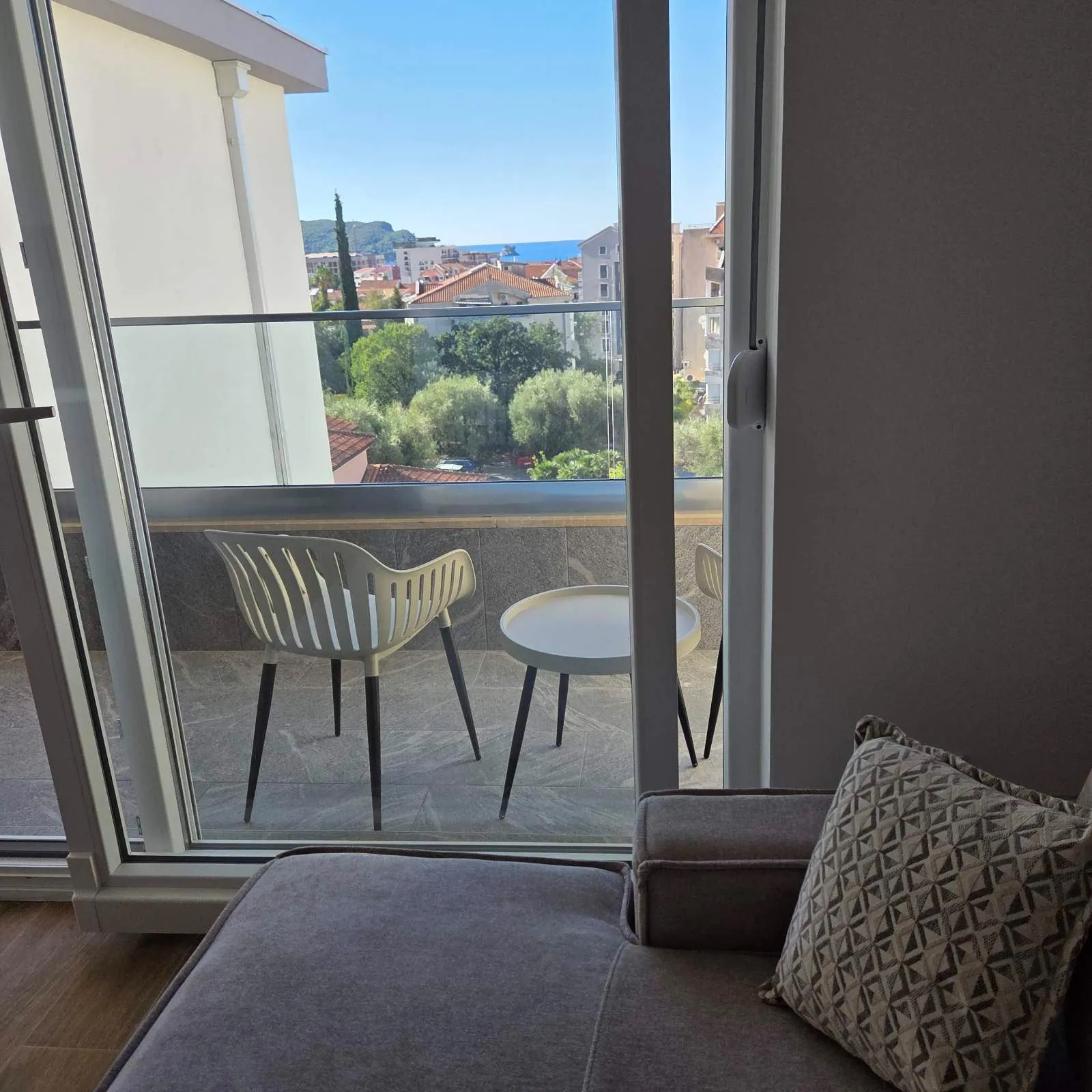 Jednosoban-stan-u-Pietra-Rezidenciji-Lazi-Budva-9 Izdavanje: Jednosoban stan 43 m² – Lazi, Budva — fotografija 10