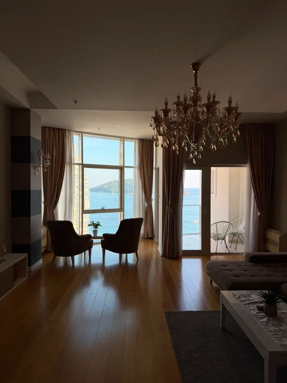 Trosoban-stan-sa-pogledom-na-more-Tre-Canne-Budva-1 Izdavanje: Trosoban stan 194 m² – Budva — fotografija 2
