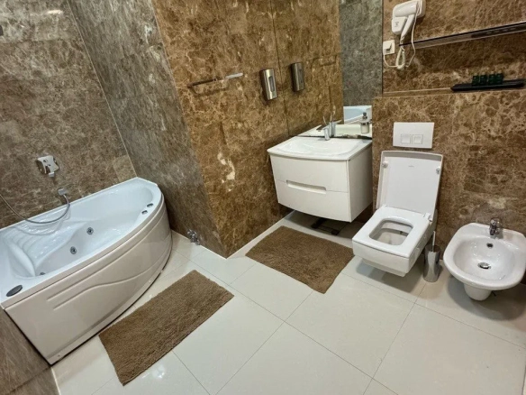 Izdavanje: Trosoban stan 194 m² – Budva — fotografija 5