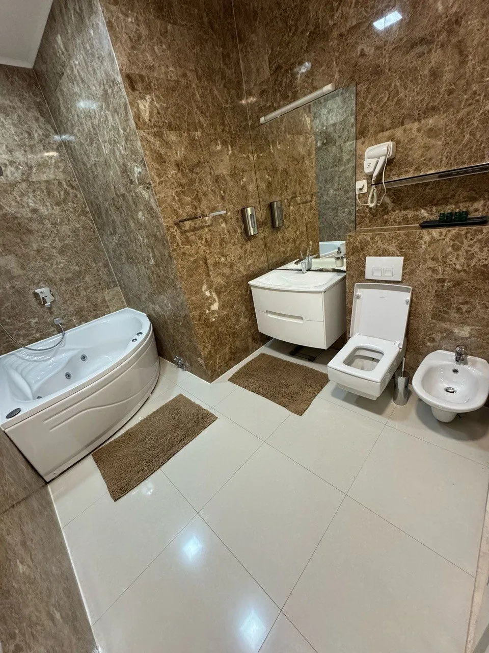 Trosoban-stan-sa-pogledom-na-more-Tre-Canne-Budva-4 Izdavanje: Trosoban stan 194 m² – Budva — fotografija 5