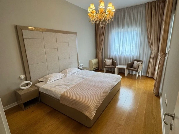 Izdavanje: Trosoban stan 194 m² – Budva — fotografija 13