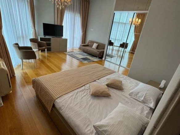 Izdavanje: Trosoban stan 194 m² – Budva — fotografija 18