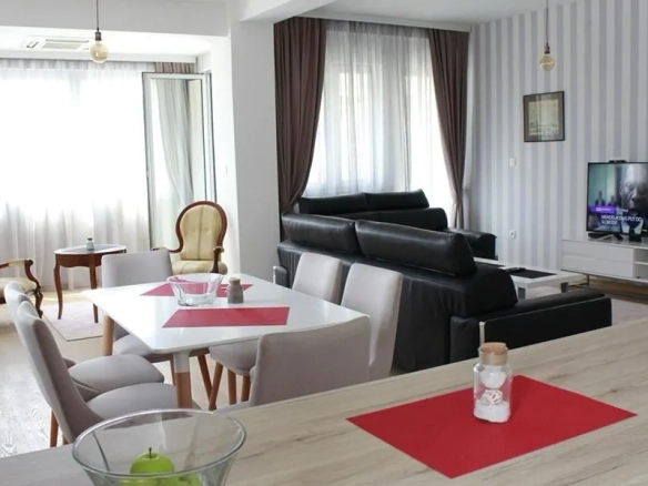 Trosoban stan 120 m² za izdavanje