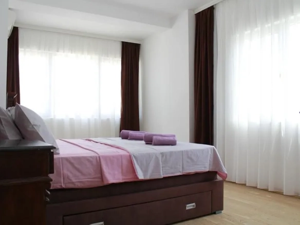 Izdavanje: Trosoban stan 120 m² – Budva — fotografija 3
