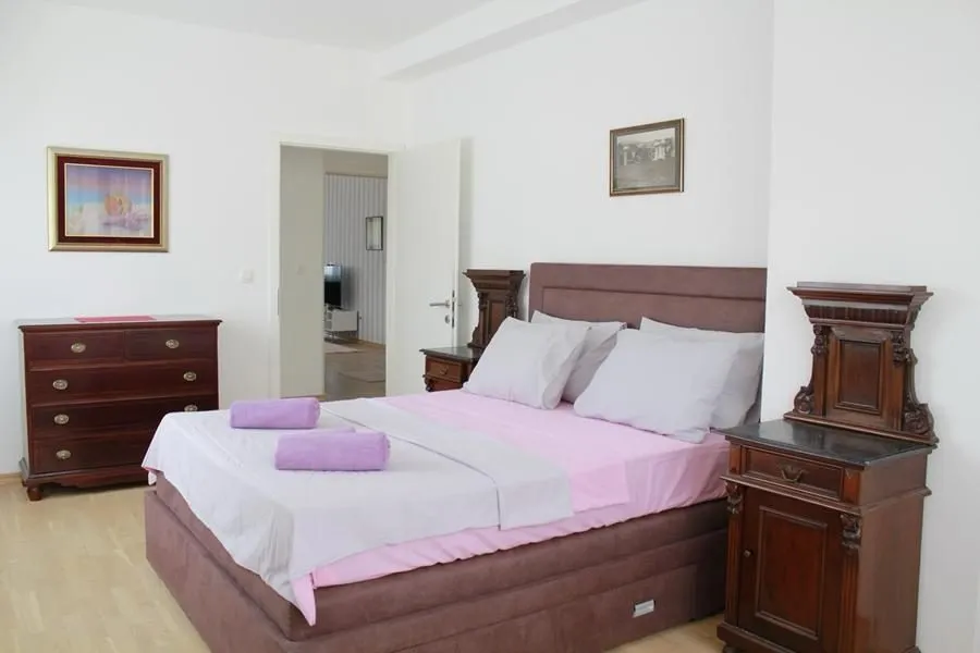 Trosoban-stan-120-m²-za-izdavanje-Budva-7 Izdavanje: Trosoban stan 120 m² – Budva — fotografija 8