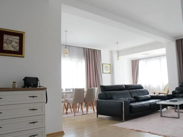 Izdavanje: Trosoban stan 120 m² – Budva — fotografija 11