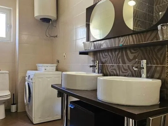 Izdavanje: Trosoban stan 104 m² – Budva — fotografija 3