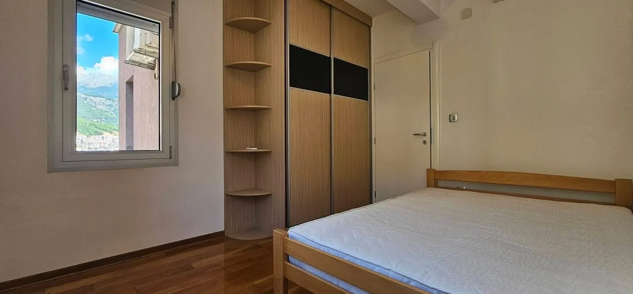 Trosoban-stan-sa-parkingom-za-izdavanje-Budva-5 Izdavanje: Trosoban stan 104 m² – Budva — fotografija 6