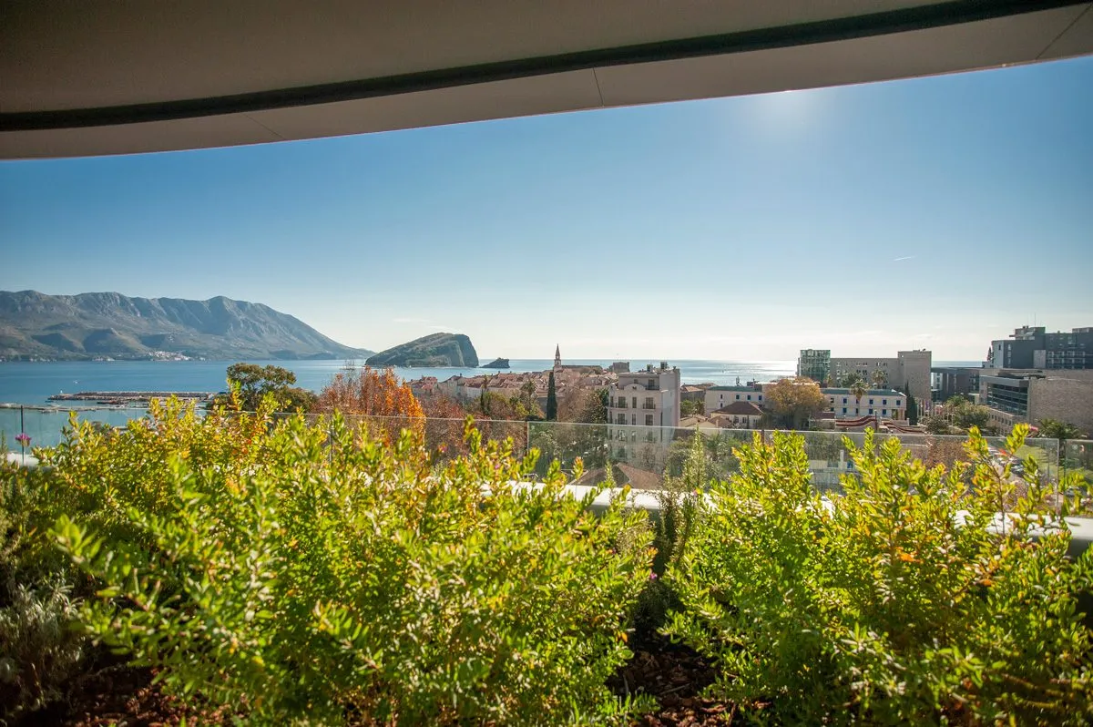 Namjesten-dvosoban-stan-u-centru-Budve-1 Izdavanje: Dvosoban stan – Gospoština, Budva — fotografija 2