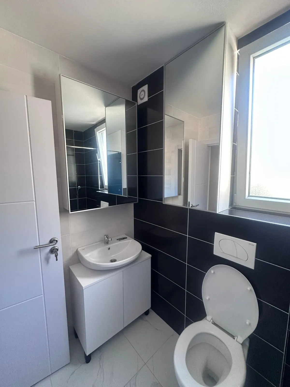 Izdavanje: Jednosoban stan 47 m² – Lazi, Budva — fotografija 2