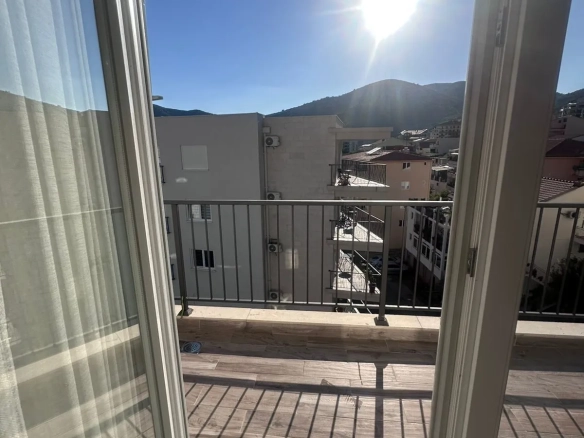 Izdavanje: Jednosoban stan 47 m² – Lazi, Budva — fotografija 12