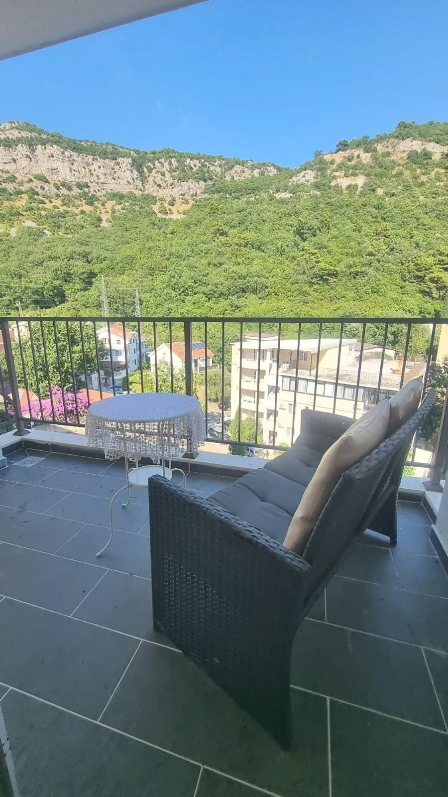 Izdavanje: Jednosoban stan 42 m² – Lazi, Budva — fotografija 8