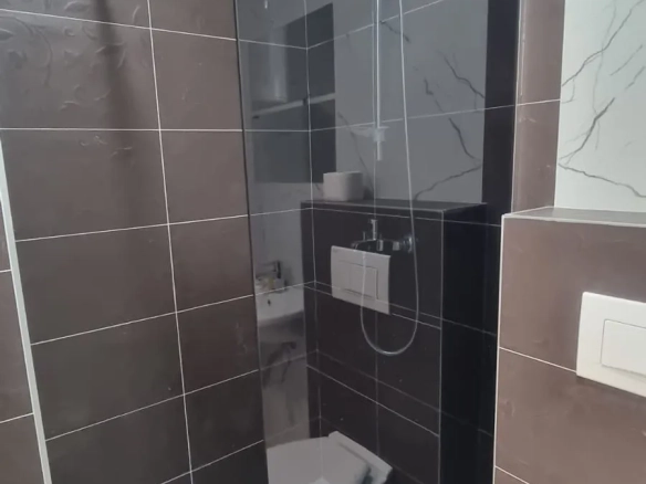 Izdavanje: Jednosoban stan 42 m² – Lazi, Budva — fotografija 10