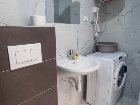 Izdavanje: Jednosoban stan 42 m² – Lazi, Budva — fotografija 11