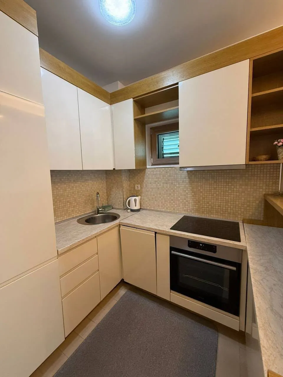 Dvosoban-stan-sa-pogledom-na-more-u-Prznu-Budva-3 Izdavanje: Dvosoban stan 69 m² – Pržno, Budva — fotografija 4