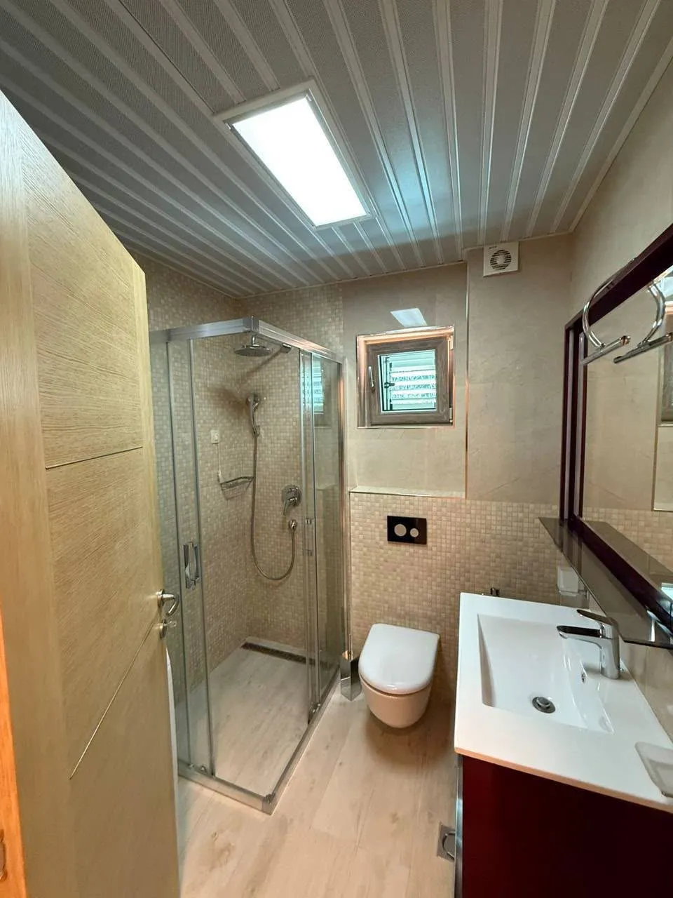 Dvosoban-stan-sa-pogledom-na-more-u-Prznu-Budva-7 Izdavanje: Dvosoban stan 69 m² – Pržno, Budva — fotografija 8