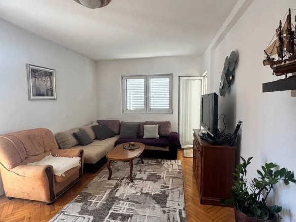 Izdavanje: Dvosoban stan 75 m² – Budva — fotografija 2