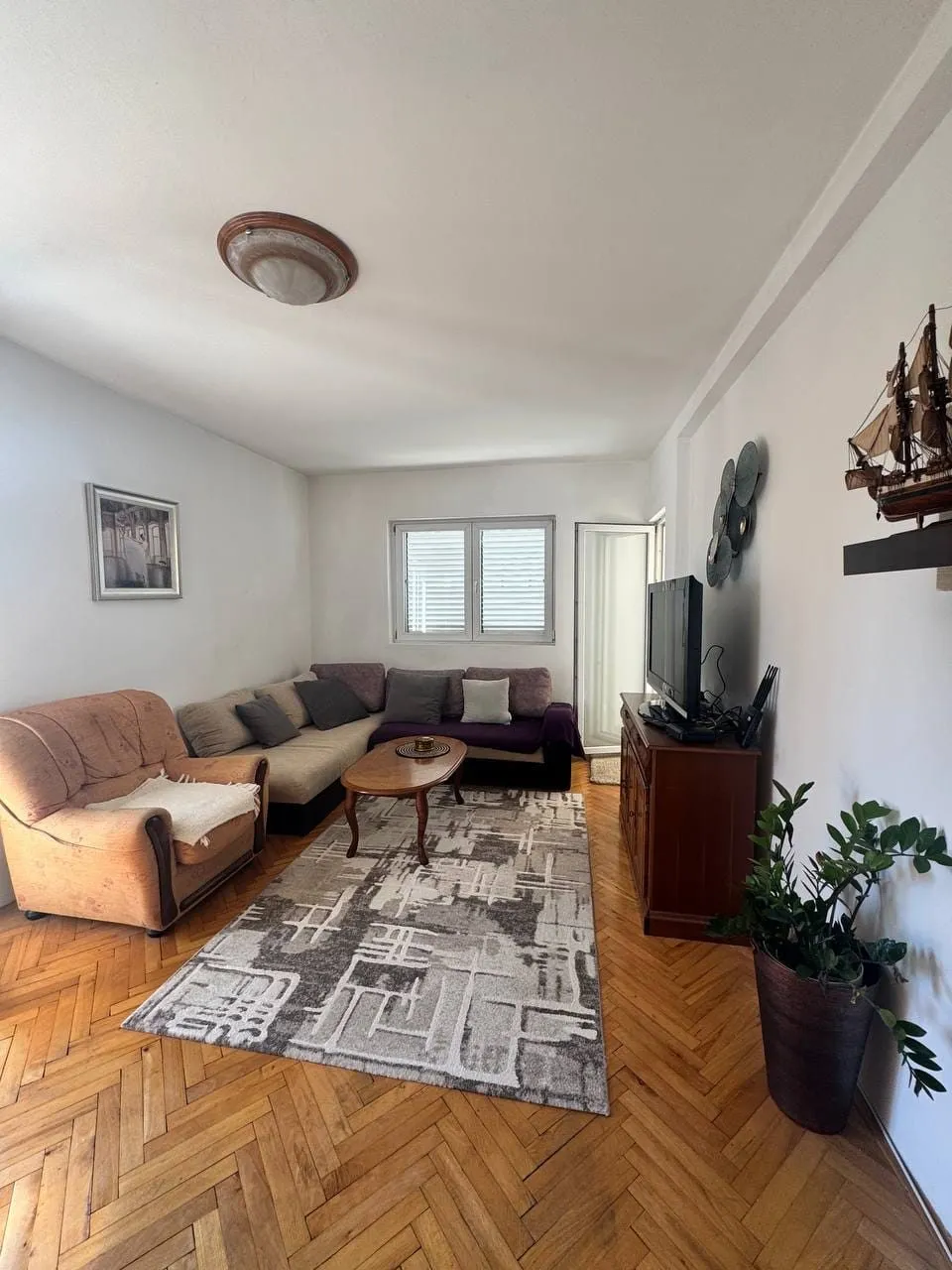 Dvosoban-stan-na-Jadranskom-putu-Budva-1 Izdavanje: Dvosoban stan 75 m² – Budva — fotografija 2