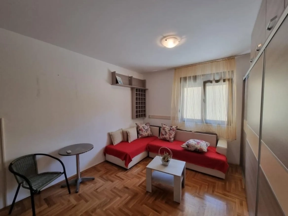 Garsonjera u Podmaini