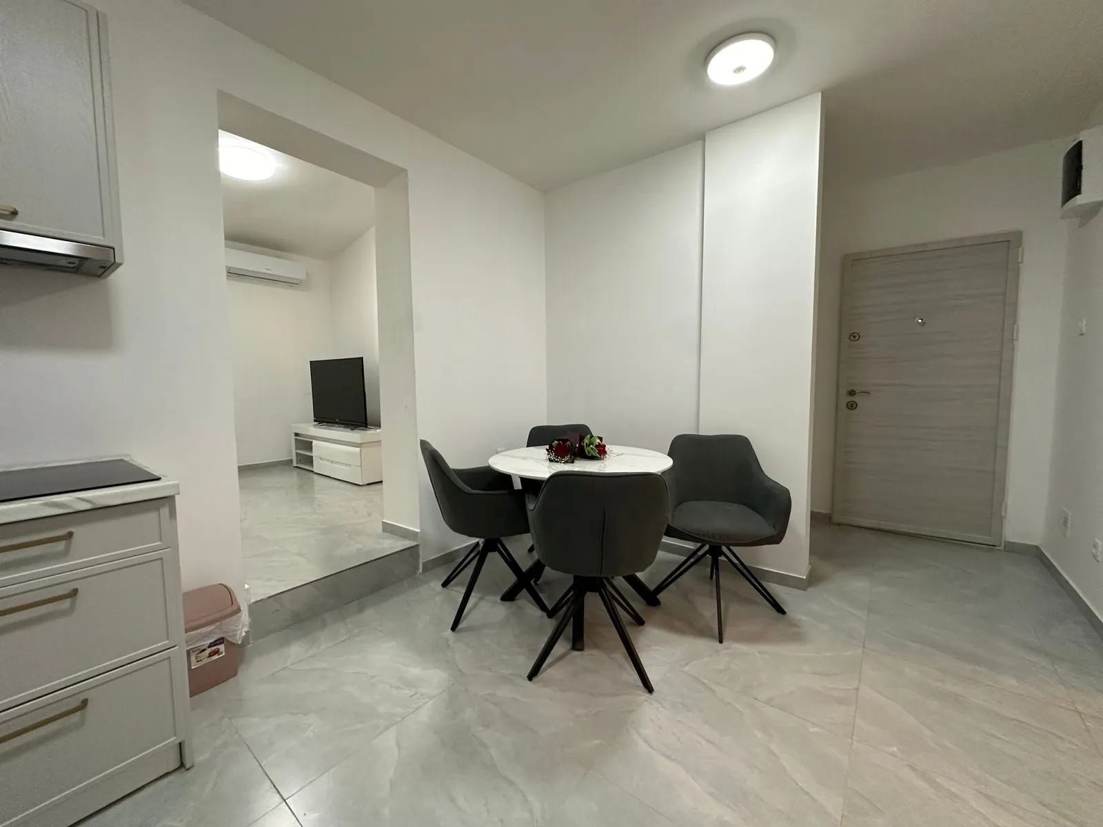 Trosoban-stan-u-Babiloniji-Budva-9 Izdavanje: Trosoban stan 83 m² – Babilonija, Budva — fotografija 10