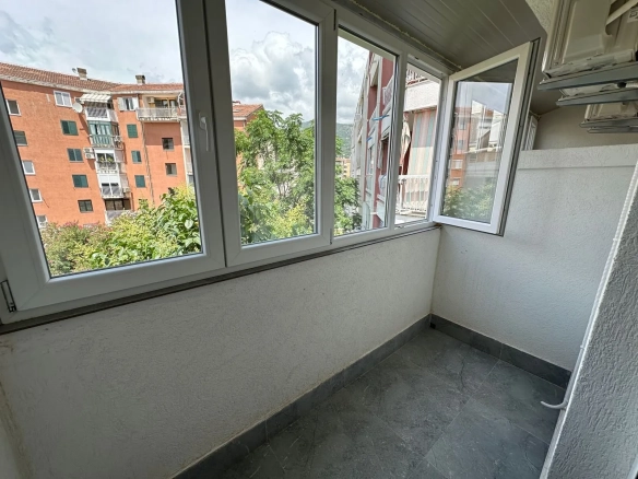 Izdavanje: Trosoban stan 83 m² – Babilonija, Budva — fotografija 17