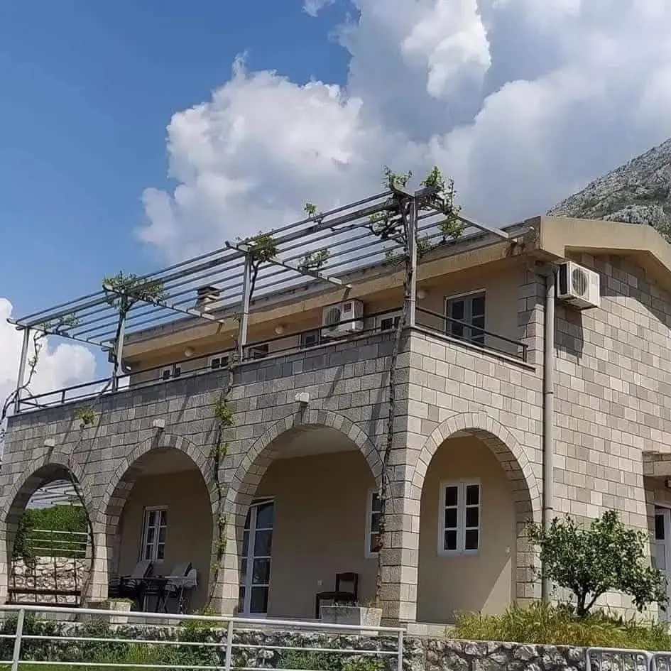 Renovirana kuća sa pogledom na more