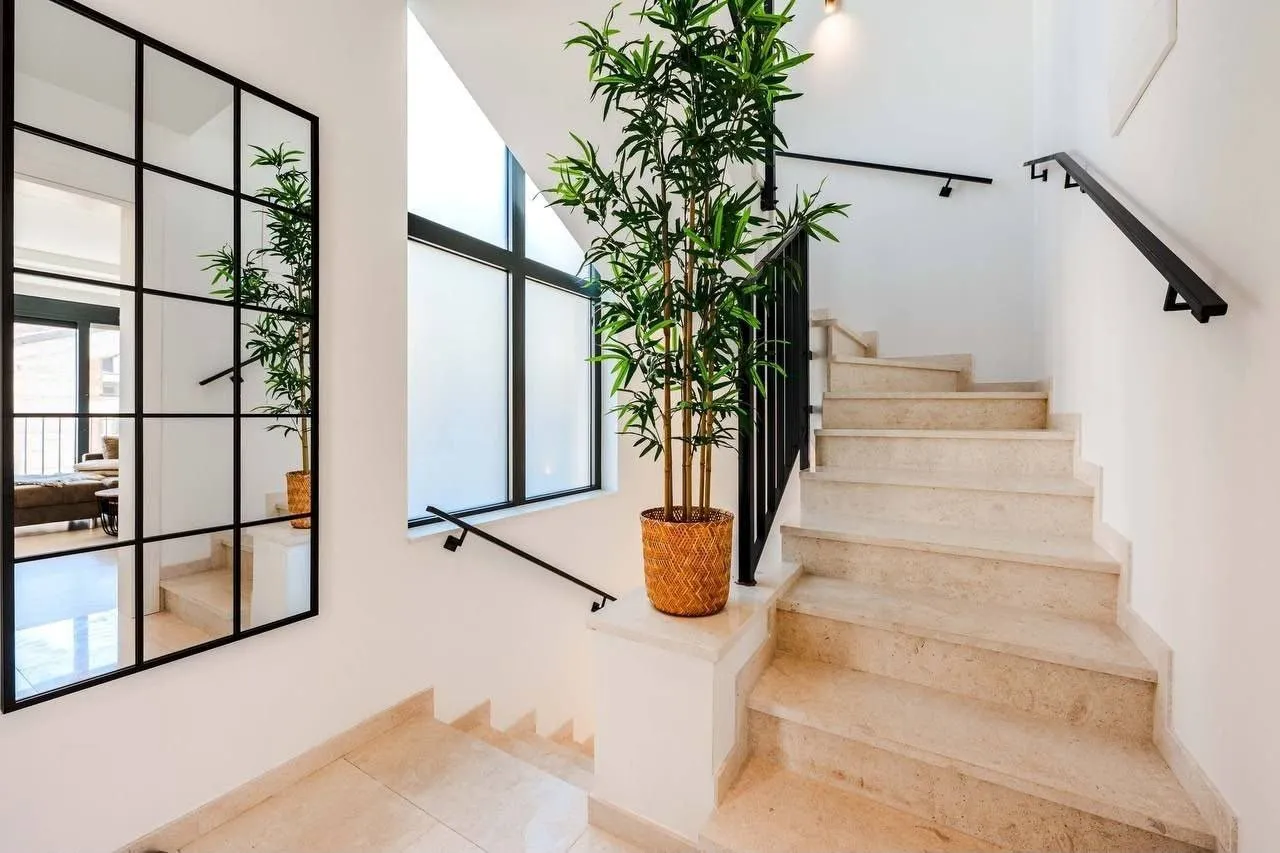 Kuca-sa-bazenom-u-Rezevicima-Budva-3 Izdavanje: Kuća 220 m² – Reževići, Budva — fotografija 4