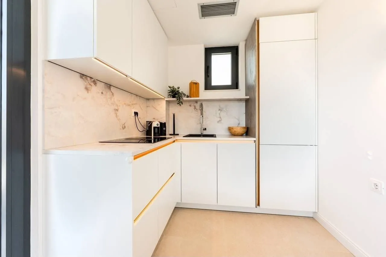 Kuca-sa-bazenom-u-Rezevicima-Budva-4 Izdavanje: Kuća 220 m² – Reževići, Budva — fotografija 5
