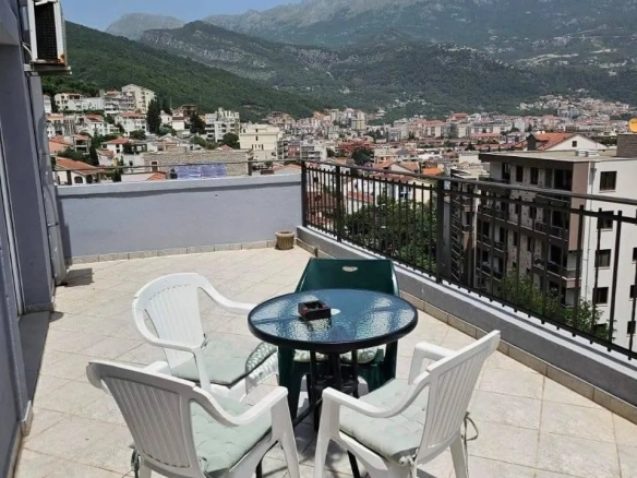 Izdavanje: Trosoban stan 95 m² – Gospoština, Budva — fotografija 8