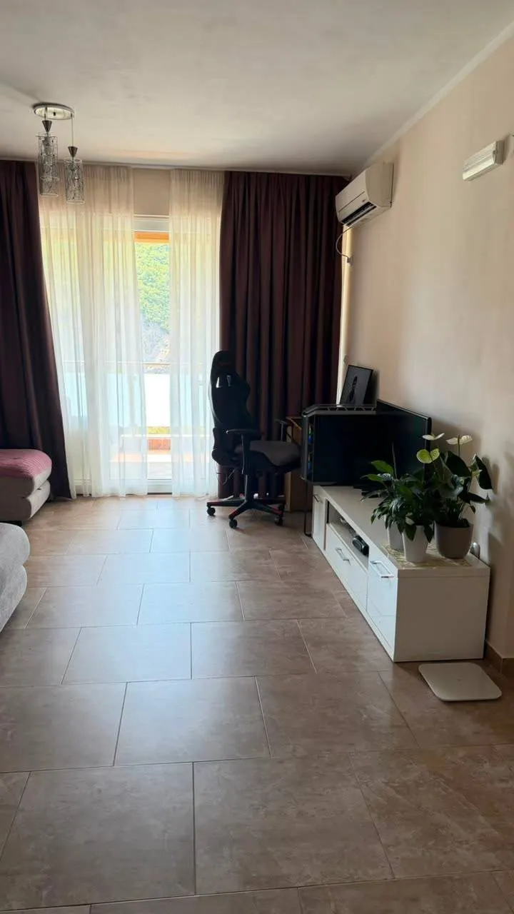 Izdavanje: Dvosoban stan 68 m² – Bečići, Budva — fotografija 2