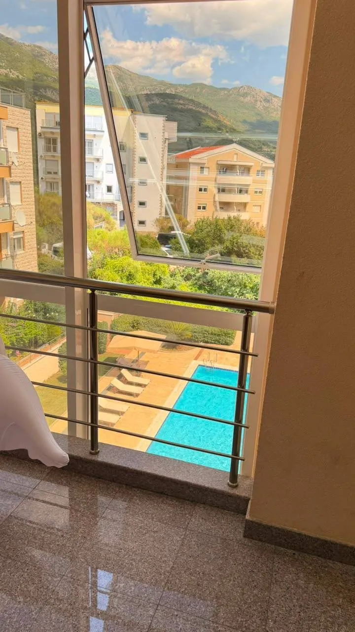 Izdavanje: Dvosoban stan 68 m² – Bečići, Budva — fotografija 3