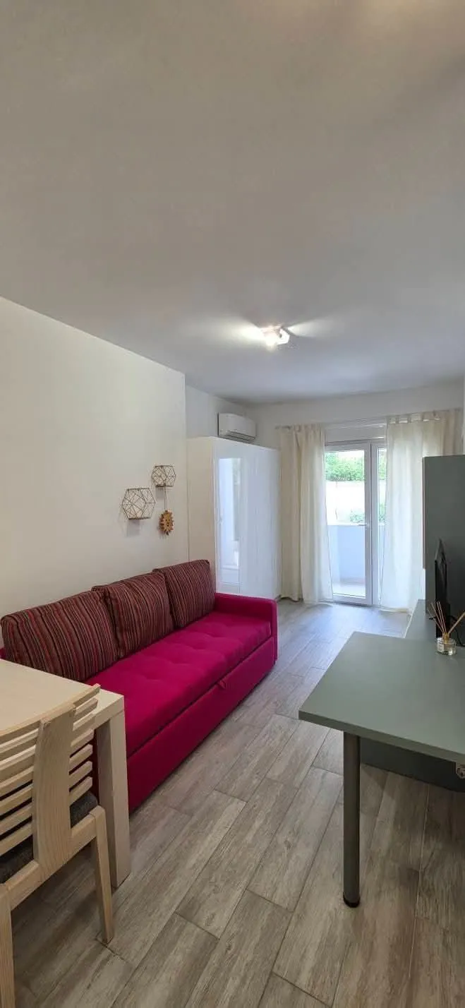 Jednosoban-stan-sa-terasom-u-Veljim-Vinogradima-Budva-7 Izdavanje: Jednosoban stan 34 m² – Velji Vinogradi, Budva — fotografija 8