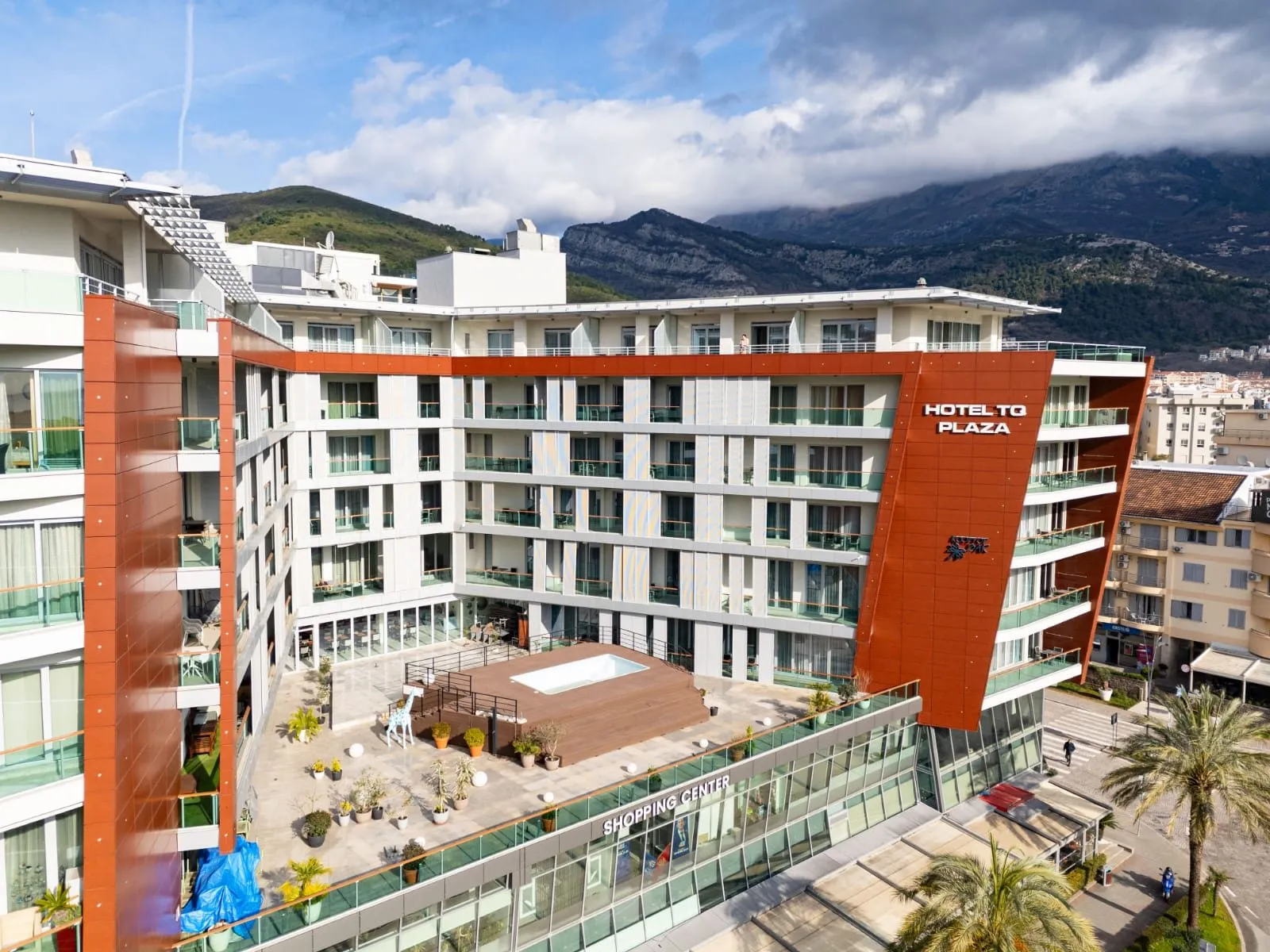 Dvosoban-stan-sa-pogledom-na-more-TQ-Plaza-Budva-11 Dvosoban stan sa pogledom na more u TQ Plazi, Budva — fotografija 12