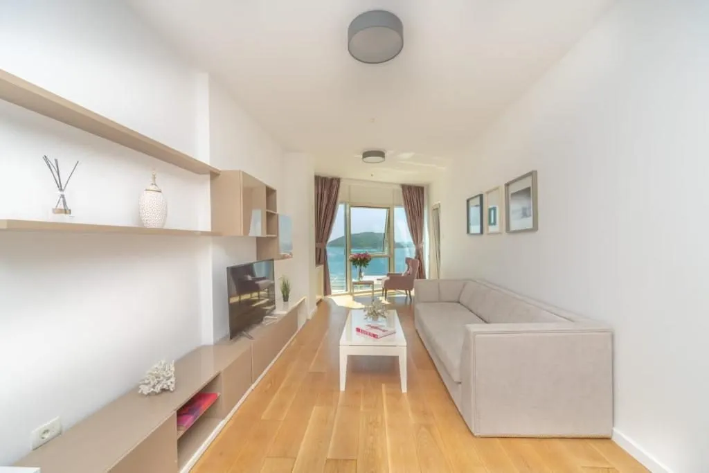 Jednosoban-stan-s-pogledom-na-more-Tre-Canne-Budva-2 Izdavanje: Jednosoban stan 77 m² – Budva — fotografija 3