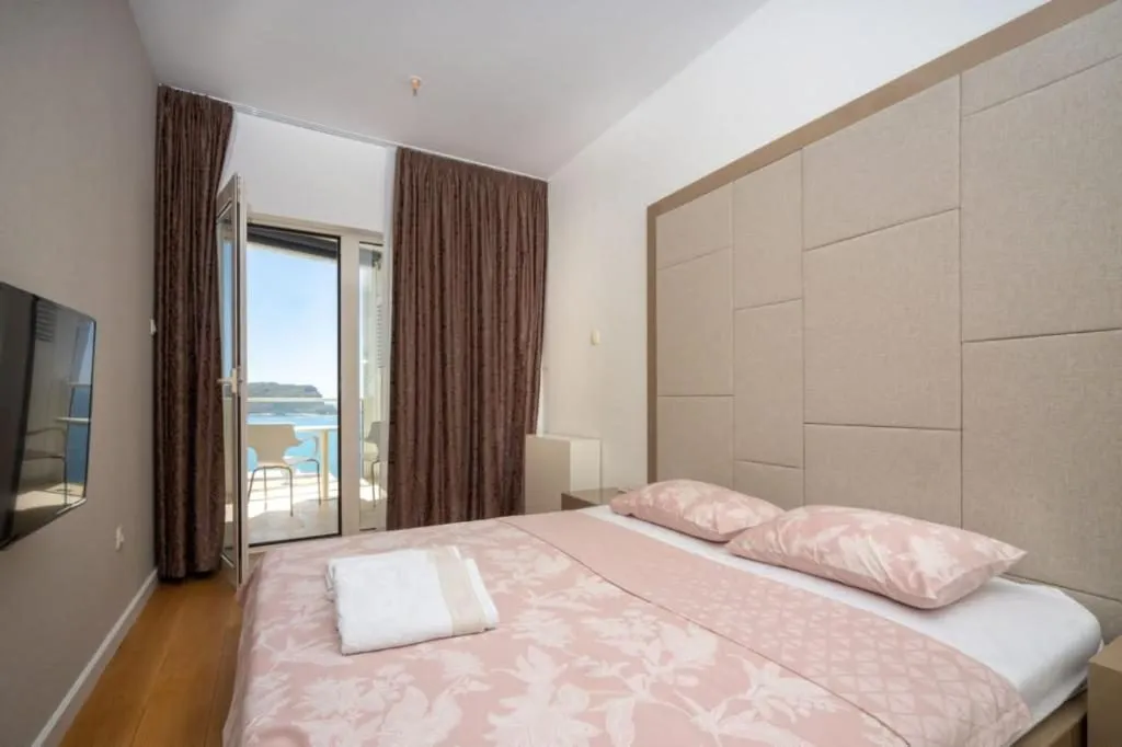 Jednosoban-stan-s-pogledom-na-more-Tre-Canne-Budva-4 Izdavanje: Jednosoban stan 77 m² – Budva — fotografija 5