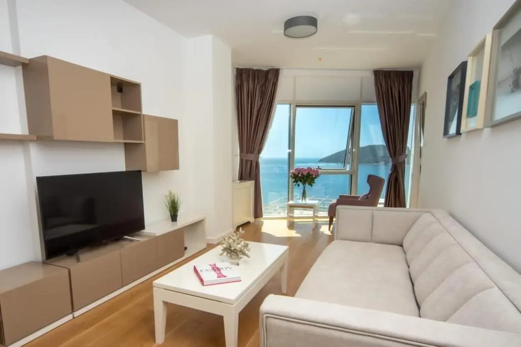 Jednosoban-stan-s-pogledom-na-more-Tre-Canne-Budva-5 Izdavanje: Jednosoban stan 77 m² – Budva — fotografija 6