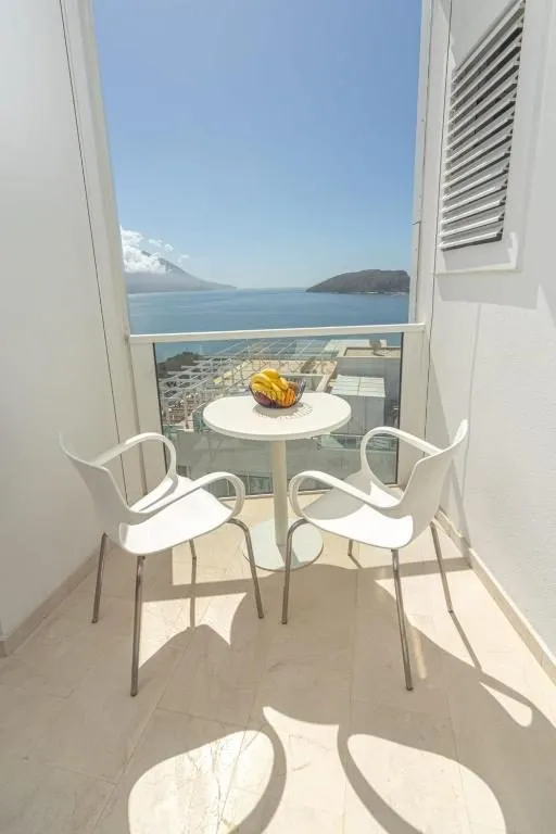 Jednosoban-stan-s-pogledom-na-more-Tre-Canne-Budva-6 Izdavanje: Jednosoban stan 77 m² – Budva — fotografija 7
