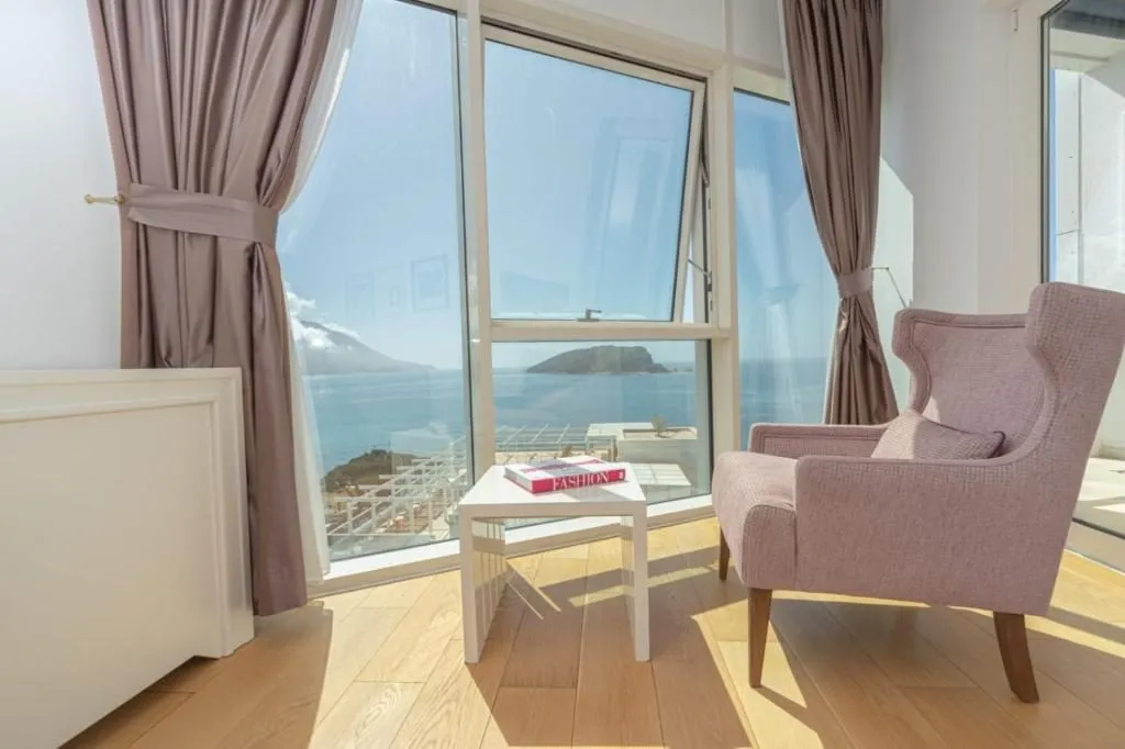 Jednosoban-stan-s-pogledom-na-more-Tre-Canne-Budva-7 Izdavanje: Jednosoban stan 77 m² – Budva — fotografija 8