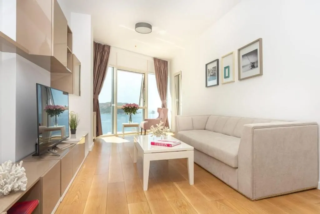 Jednosoban-stan-s-pogledom-na-more-Tre-Canne-Budva-9 Izdavanje: Jednosoban stan 77 m² – Budva — fotografija 10