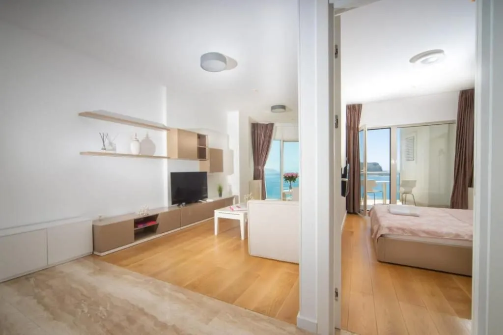 Jednosoban-stan-s-pogledom-na-more-Tre-Canne-Budva-14 Izdavanje: Jednosoban stan 77 m² – Budva — fotografija 15