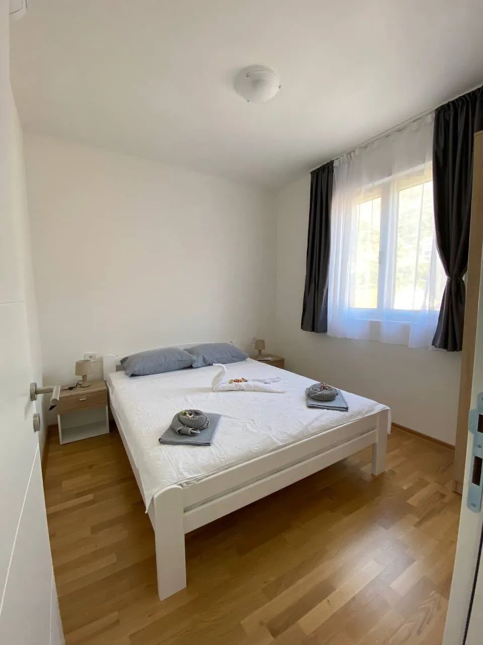 Dvosoban-stan-sa-pogledom-na-more-Becici-Budva-1 Izdavanje: Dvosoban stan 59 m² – Bečići, Budva — fotografija 2