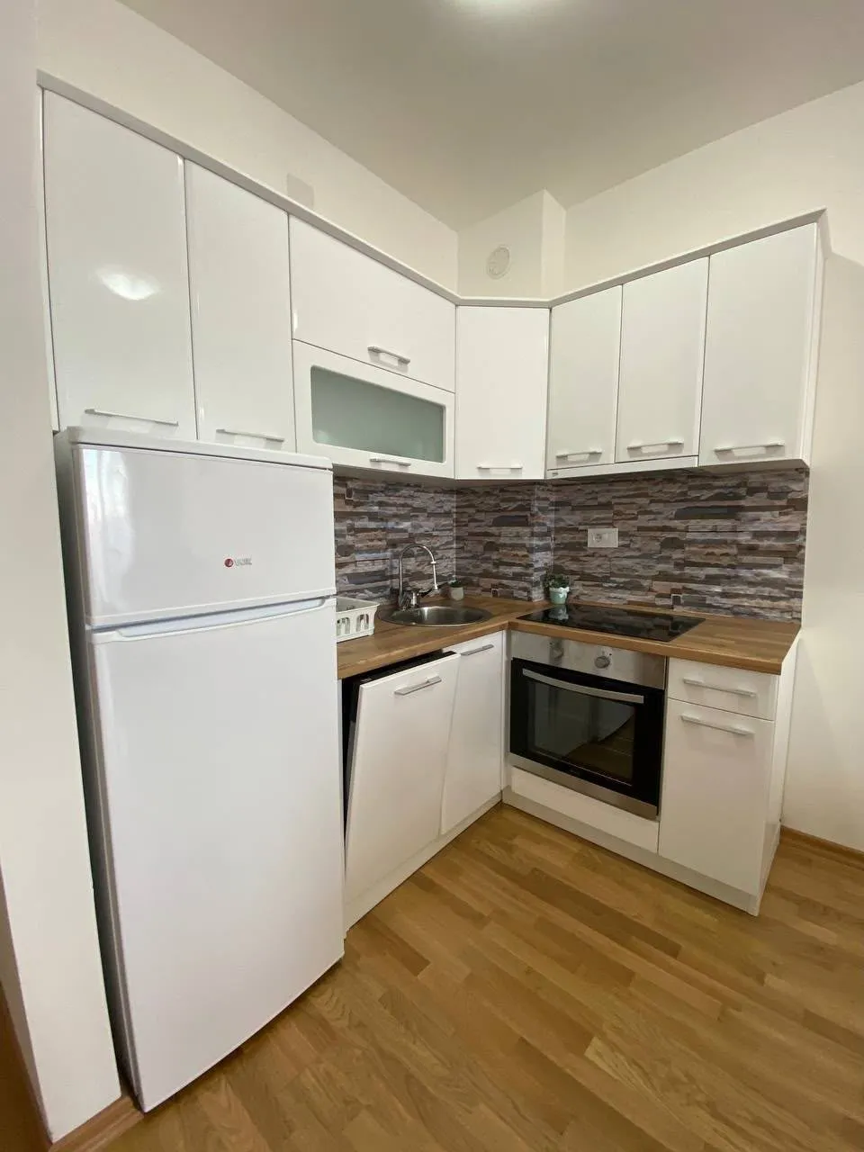Dvosoban-stan-sa-pogledom-na-more-Becici-Budva-5 Izdavanje: Dvosoban stan 59 m² – Bečići, Budva — fotografija 6