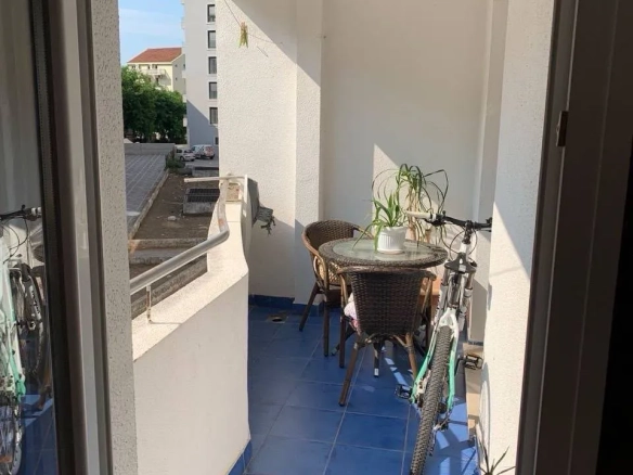 Izdavanje: Jednosoban stan 53 m² – Lazi, Budva — fotografija 7