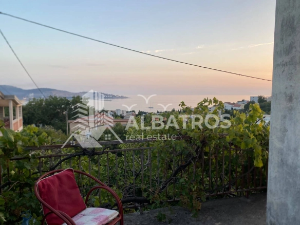 Kuća sa terasom i pogledom na Barski zaliv