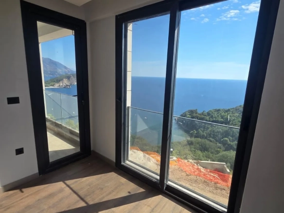 Trosoban stan sa pogledom na more, Vidikovac, Budva — fotografija 15