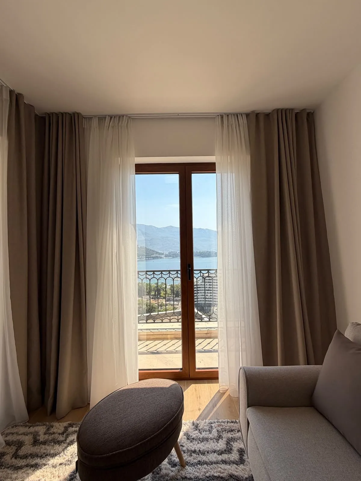 Jednosoban-stan-sa-pogledom-na-more-Komosevina-Budva-1 Jednosoban stan 50 m² – Komoševina, Budva — fotografija 2
