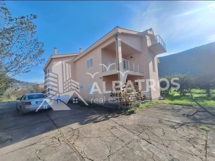 Kuca-na-placu-od-400-m²-u-Polju-Bar-1 Kuća na placu od 400 m² u naselju Polje, Bar — fotografija 2