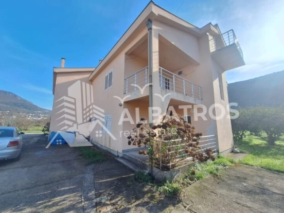 Kuća na placu od 400 m² u naselju Polje, Bar — fotografija 3
