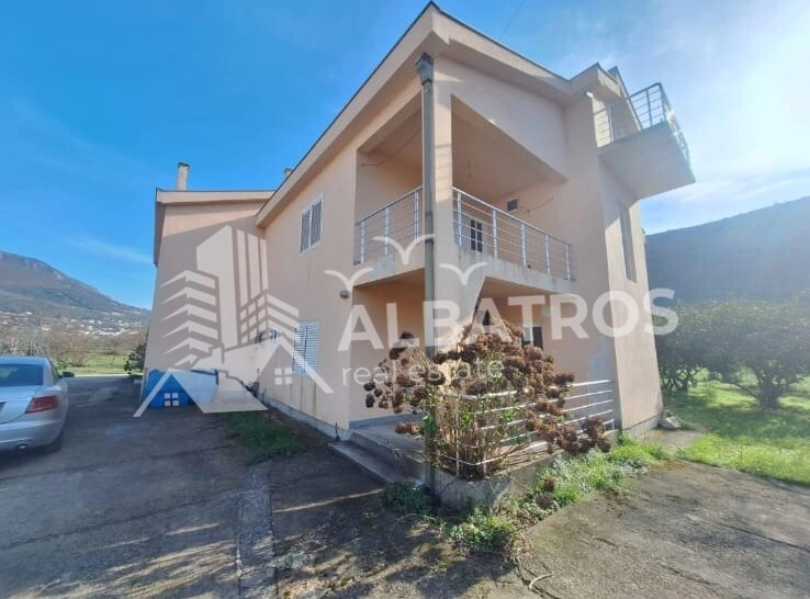 Kuca-na-placu-od-400-m²-u-Polju-Bar-2 Kuća na placu od 400 m² u naselju Polje, Bar — fotografija 3